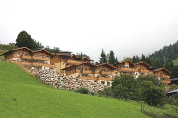 Cover 0021 SB Alpen Resort Saalbach overzicht zomer 2